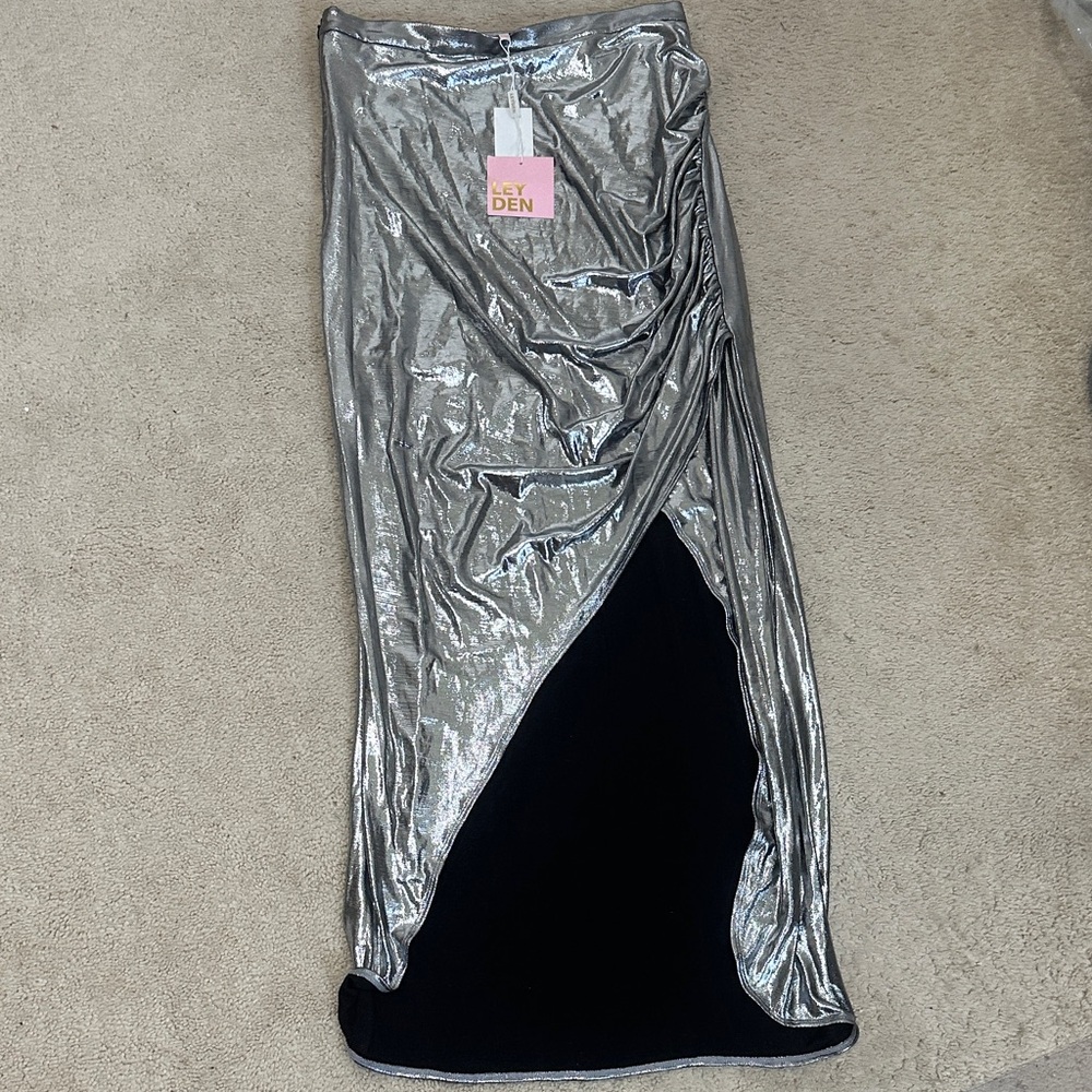 Leyden Silver and Black Maxi Skirt large brand new!!